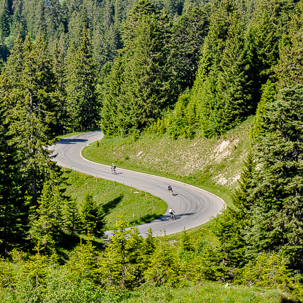 Le splendide curve dei passi durante la Grande Traversata delle Alpi