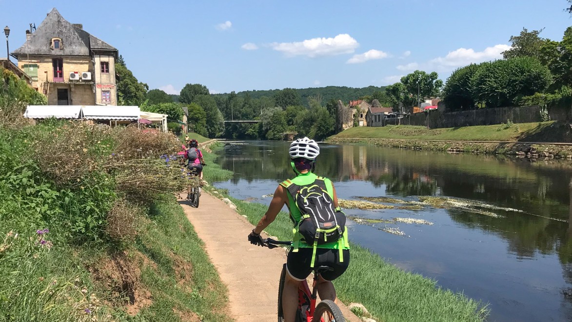 ciclista di spalle lugo fiume